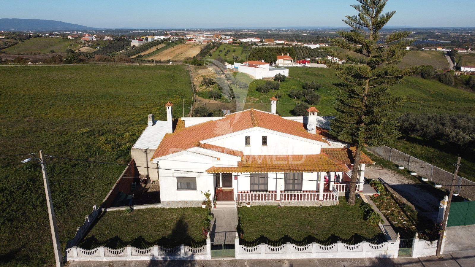 Moradia t3 com tertúlia em nabais