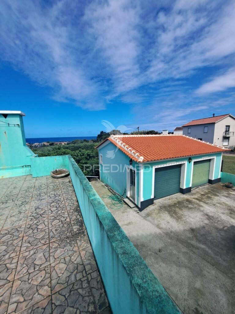 Moradia com espaço comercial - biscoitos