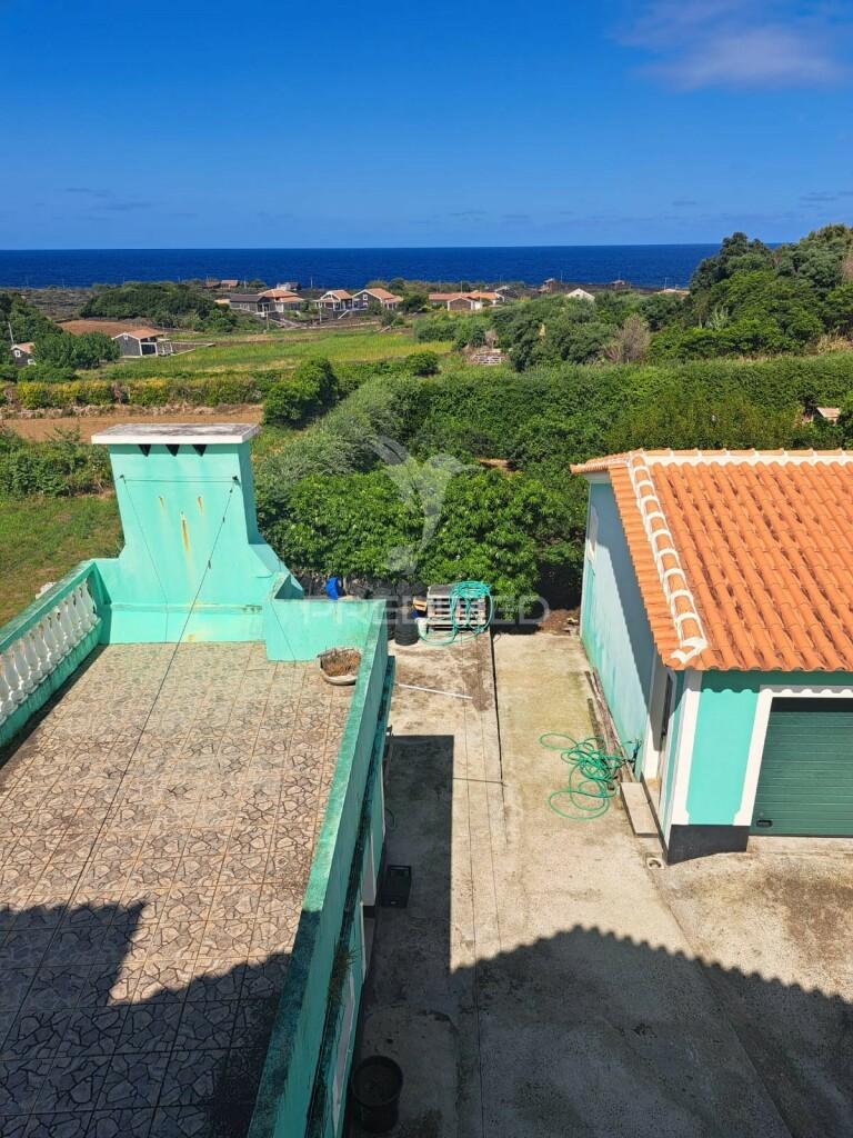 Moradia com espaço comercial - biscoitos