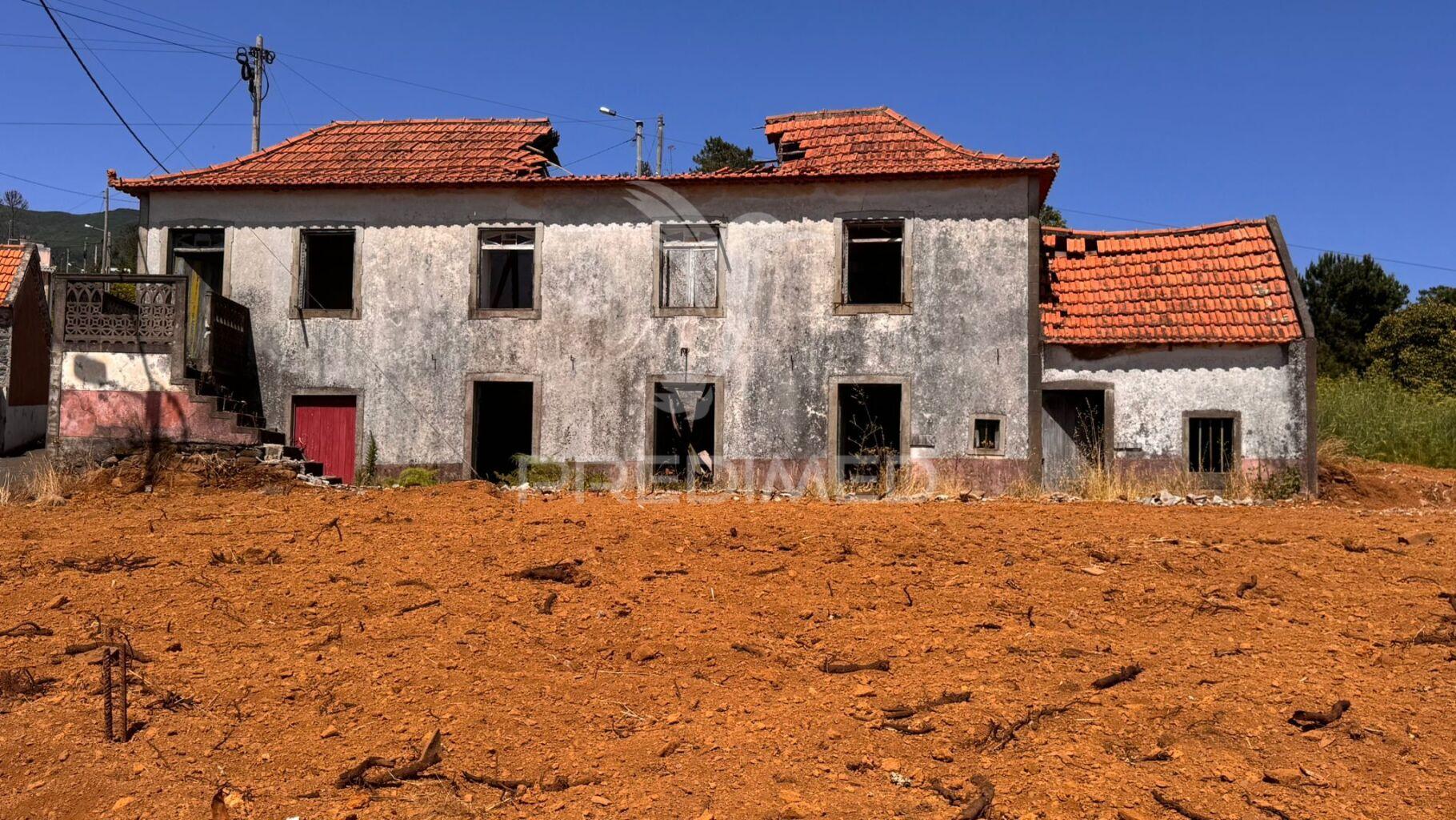 Moradia em ruína nos prazeres - calheta - ilha da madeira