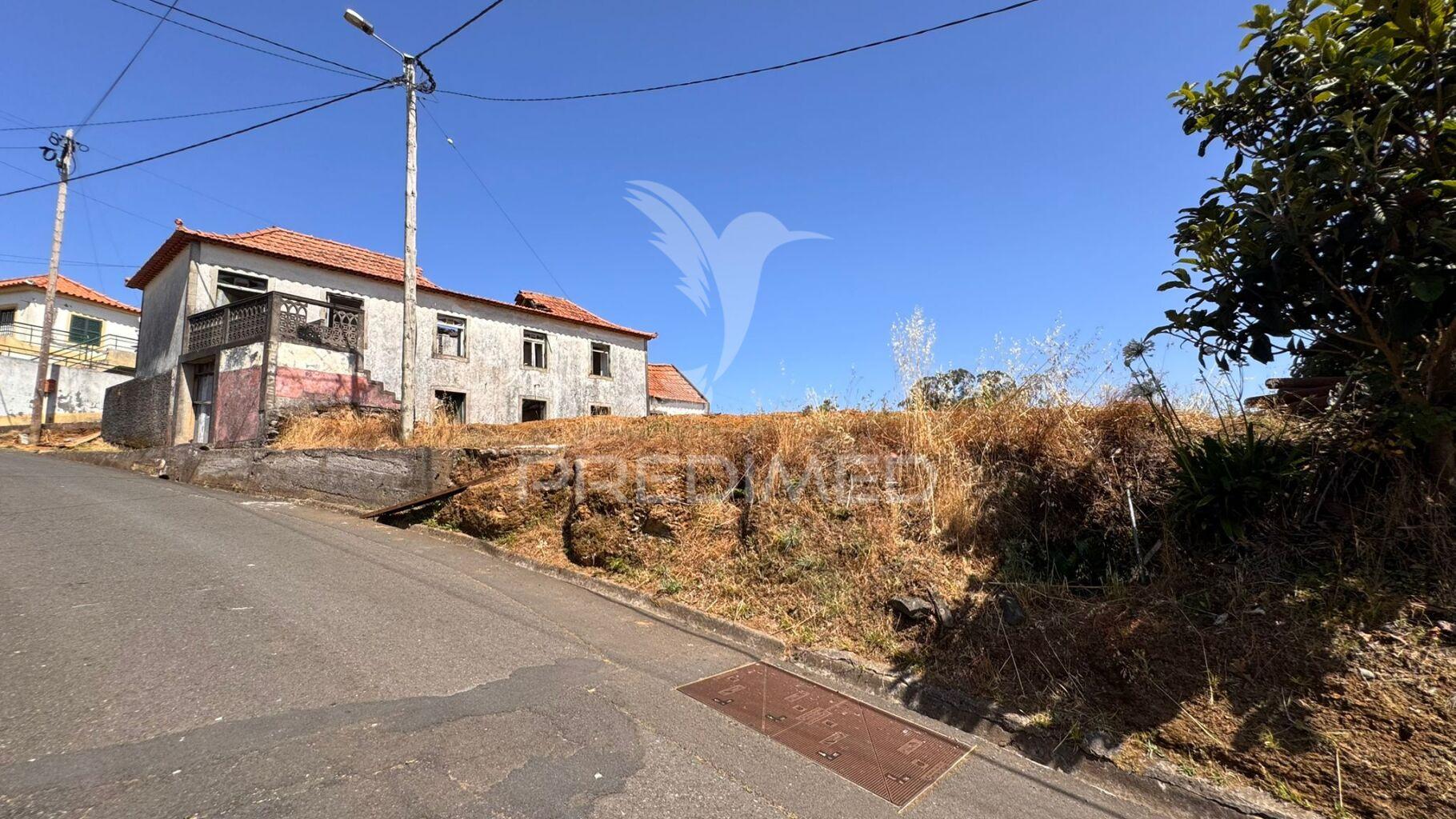 Moradia em ruína nos prazeres - calheta - ilha da madeira