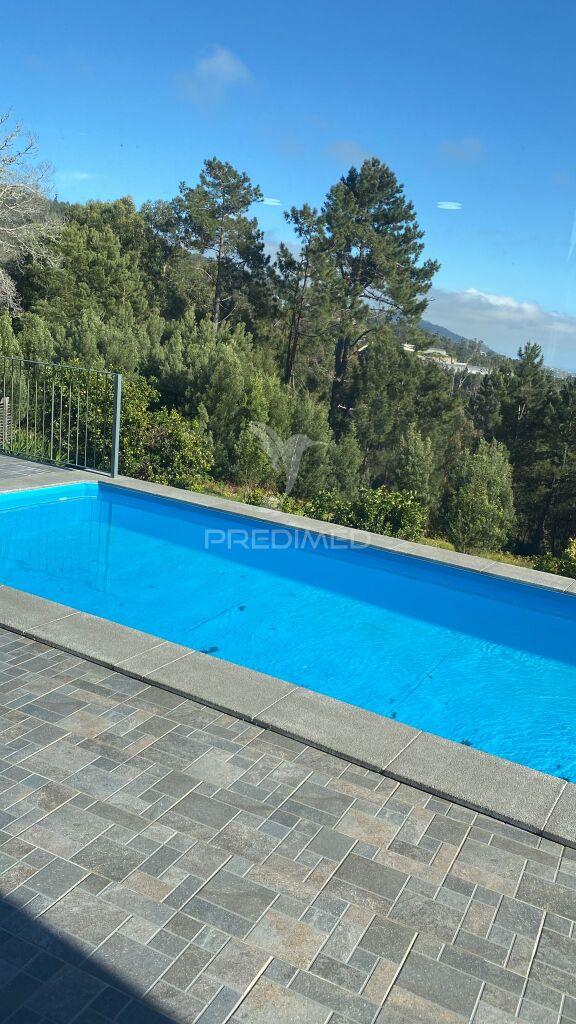 Moradia de sonho com 3 suites, piscina e jardim – privacidade, luz natural e conforto garantidos!