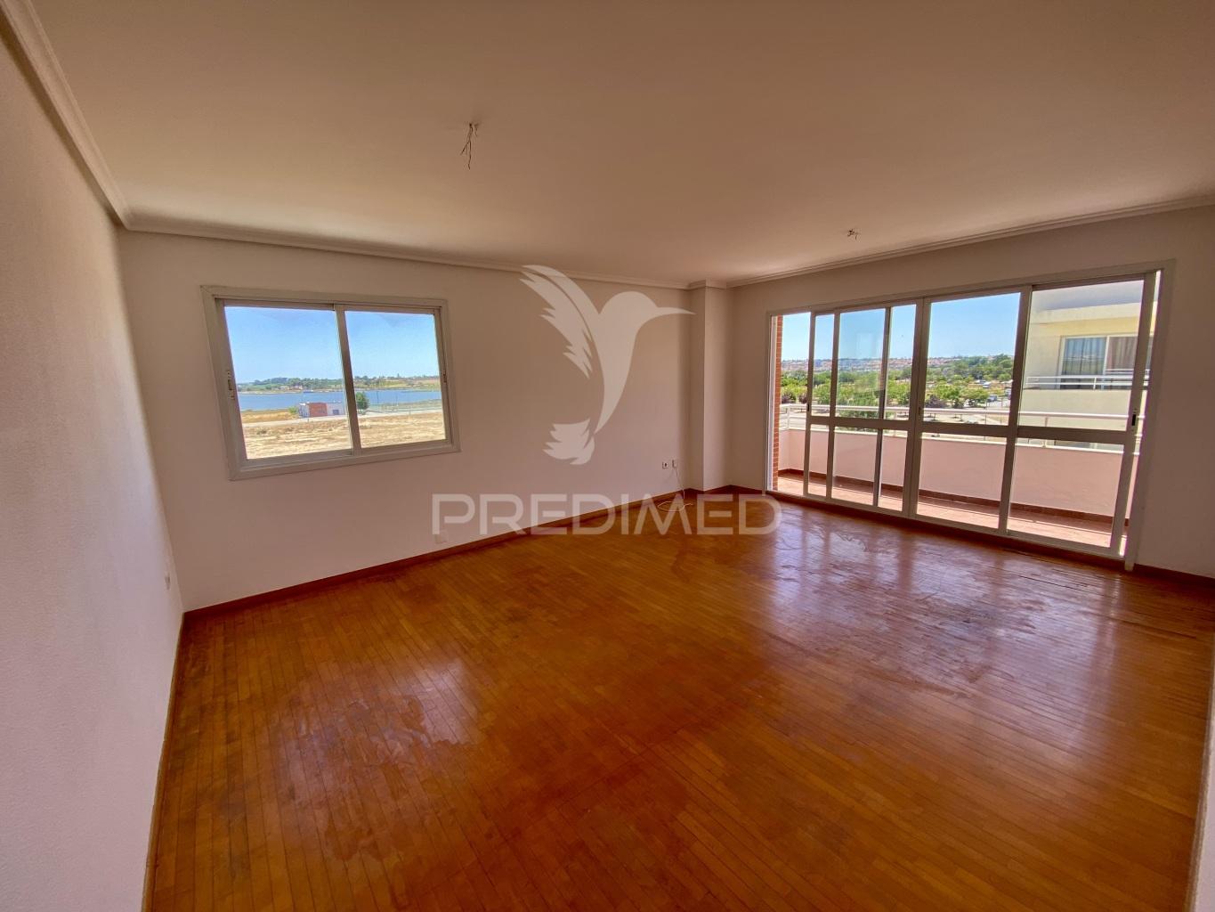 Apartamento t3 com vista rio, estacionamento e arrecadação