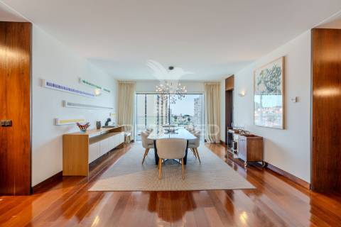 Excelente apartamento t4 – 280 m²  condomínio de luxo sky restelo