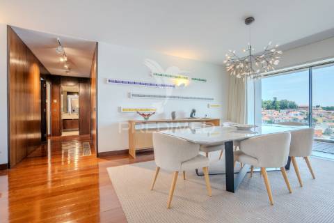 Excelente apartamento t4 – 280 m²  condomínio de luxo sky restelo