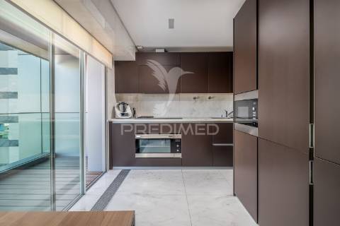 Excelente apartamento t4 – 280 m²  condomínio de luxo sky restelo