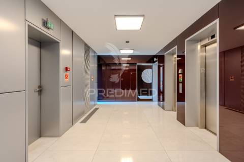 Excelente apartamento t4 – 280 m²  condomínio de luxo sky restelo