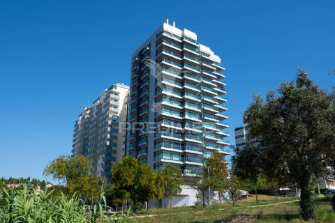 Excelente apartamento t4 – 280 m²  condomínio de luxo sky restelo