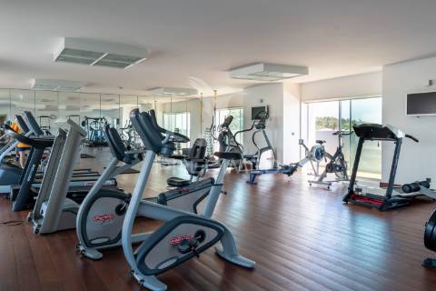 Excelente apartamento t4 – 280 m²  condomínio de luxo sky restelo