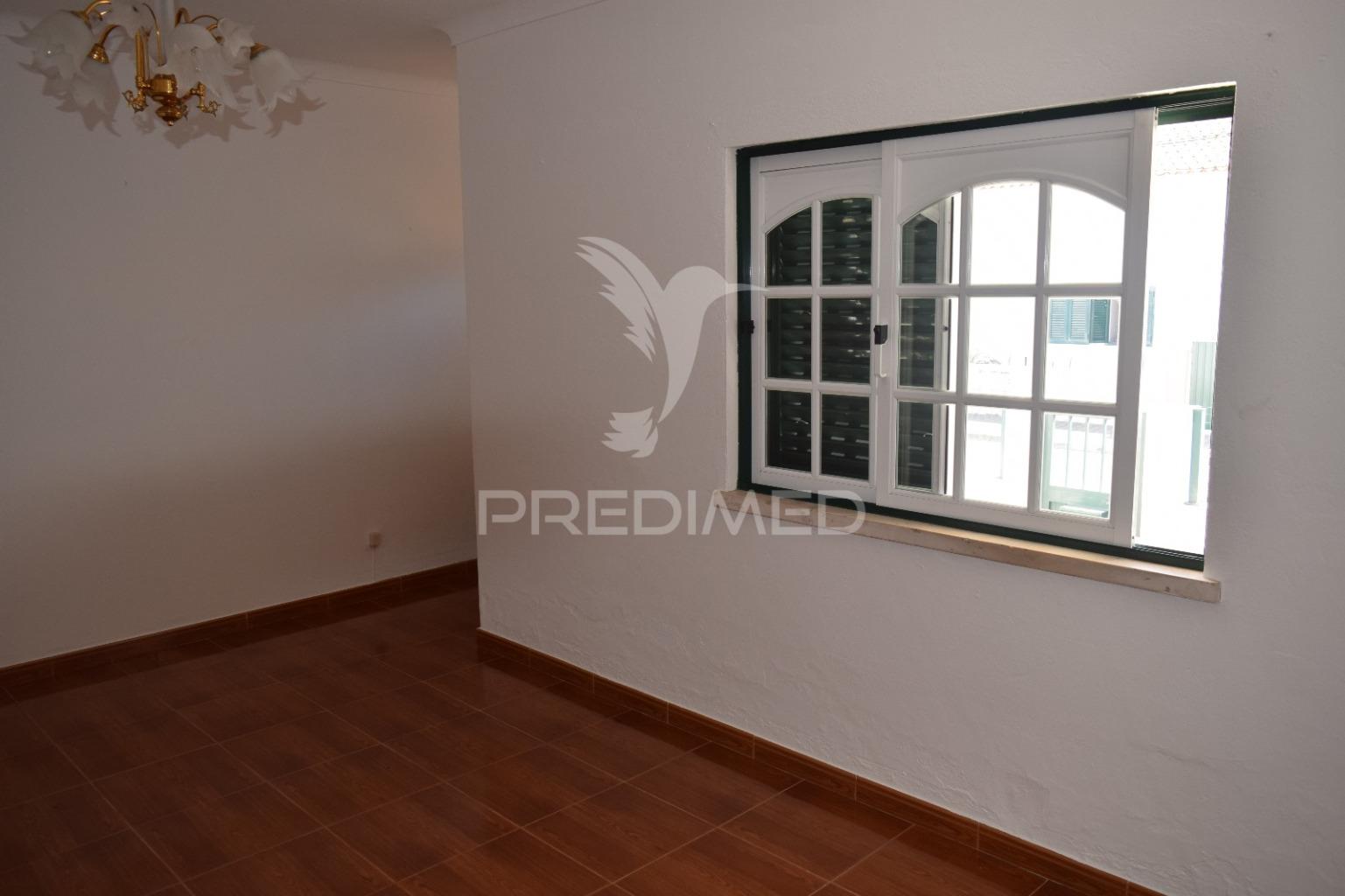 Moradia térrea t3 com quintal