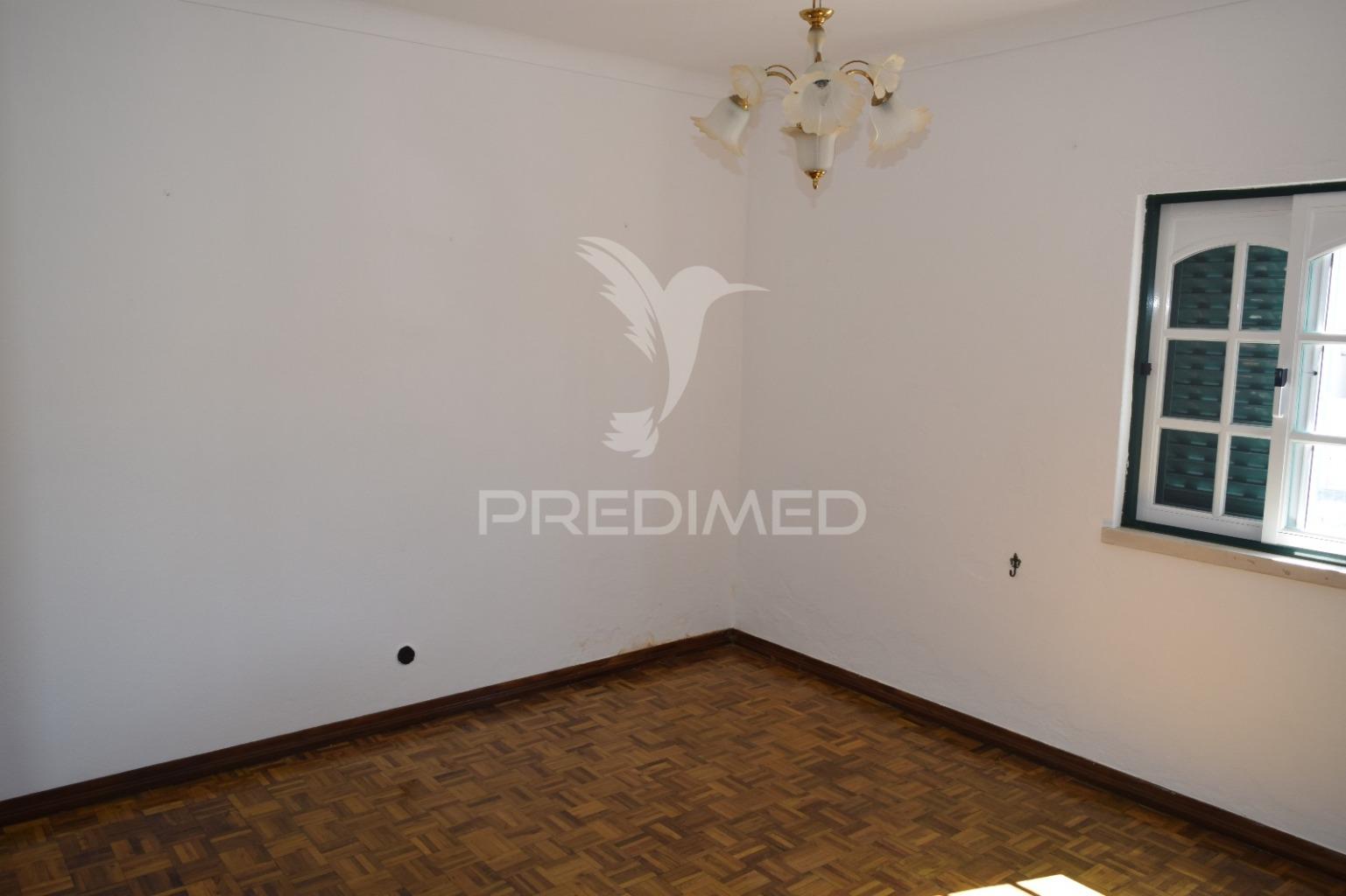 Moradia térrea t3 com quintal