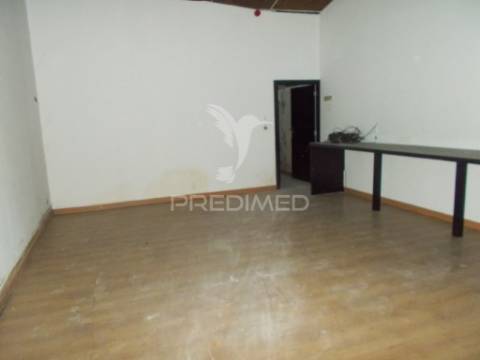 Comercio/loja / aveiro , aradas