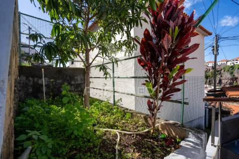 Moradia térrea t3, na periferia do funchal