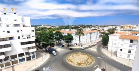 Apartamento t2 com amplo terraço na qta.do romão,quarteira