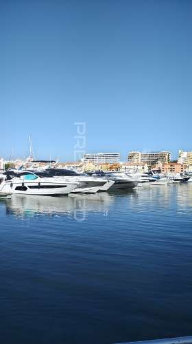 Apartamento t2 com amplo terraço na qta.do romão,quarteira