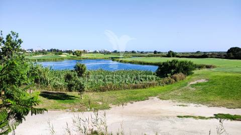 Apartamento t2 com amplo terraço na qta.do romão,quarteira