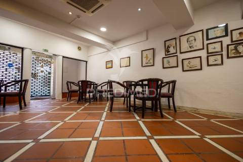 Residencial com 9 quartos, café e loja, no centro do alandroal