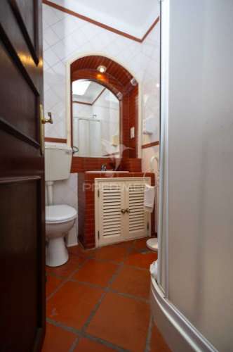 Residencial com 9 quartos, café e loja, no centro do alandroal