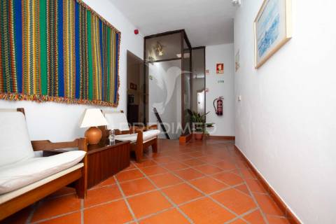 Residencial com 9 quartos, café e loja, no centro do alandroal