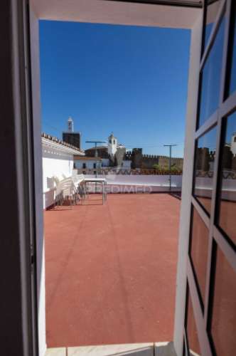 Residencial com 9 quartos, café e loja, no centro do alandroal