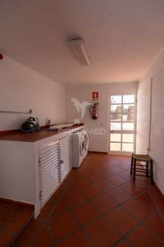 Residencial com 9 quartos, café e loja, no centro do alandroal