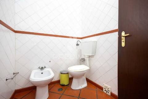 Residencial com 9 quartos, café e loja, no centro do alandroal