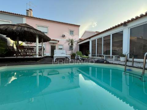 Moradia t4 com piscina em alpiarça