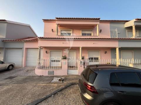 Moradia t4 com piscina em alpiarça