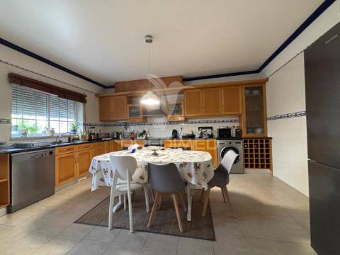 Moradia t4 com piscina em alpiarça