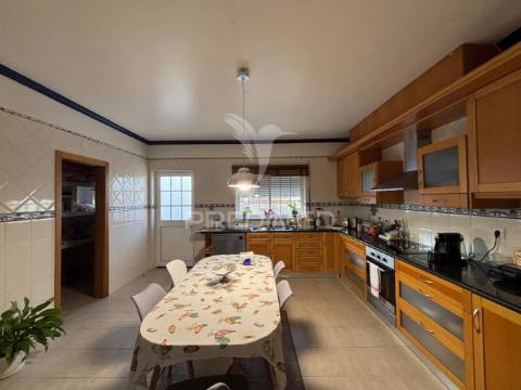 Moradia t4 com piscina em alpiarça