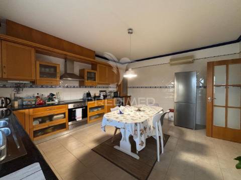 Moradia t4 com piscina em alpiarça