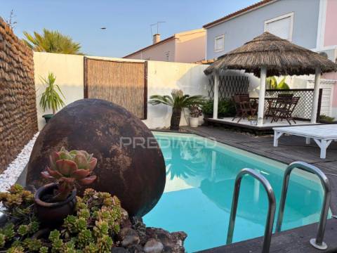 Moradia t4 com piscina em alpiarça