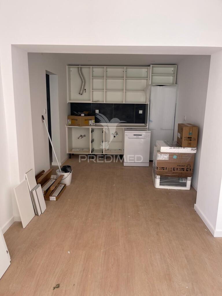 Apartamento t1+2 com logradouro privativo amadora