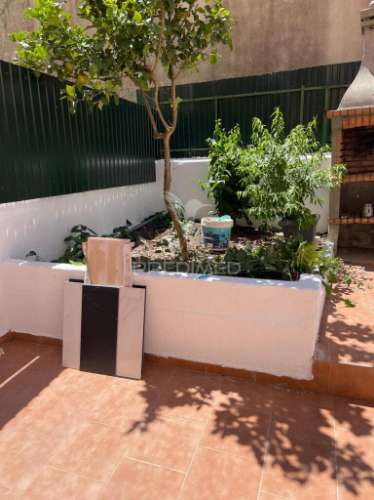 Apartamento t1+2 com logradouro privativo amadora