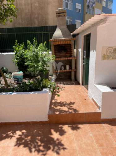 Apartamento t1+2 com logradouro privativo amadora