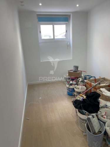 Apartamento t1+2 com logradouro privativo amadora