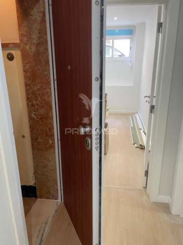 Apartamento t1+2 com logradouro privativo amadora