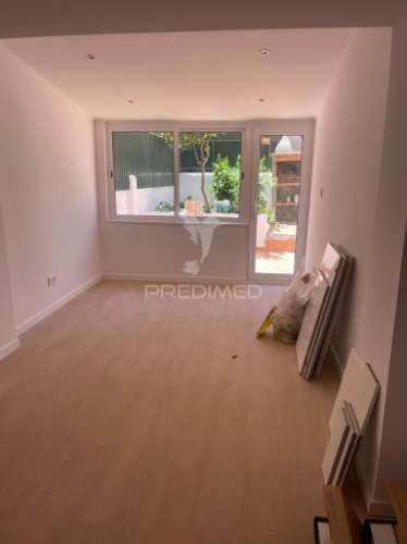 Apartamento t1+2 com logradouro privativo amadora