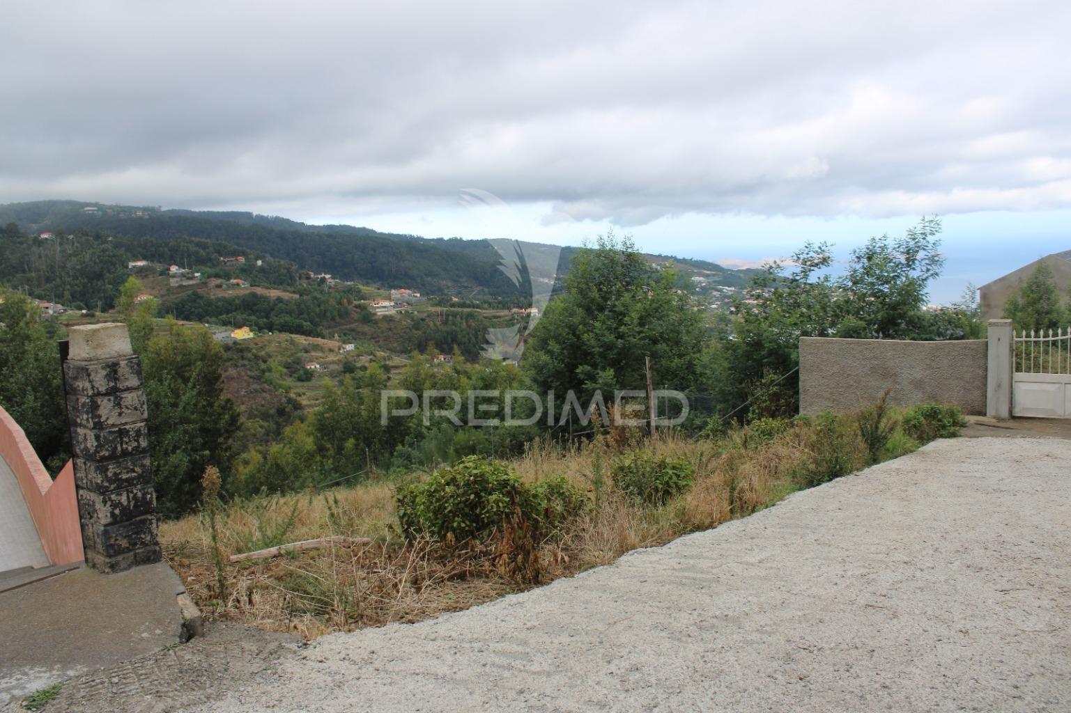 Terreno misto com área de total 700m2 em santa cruz