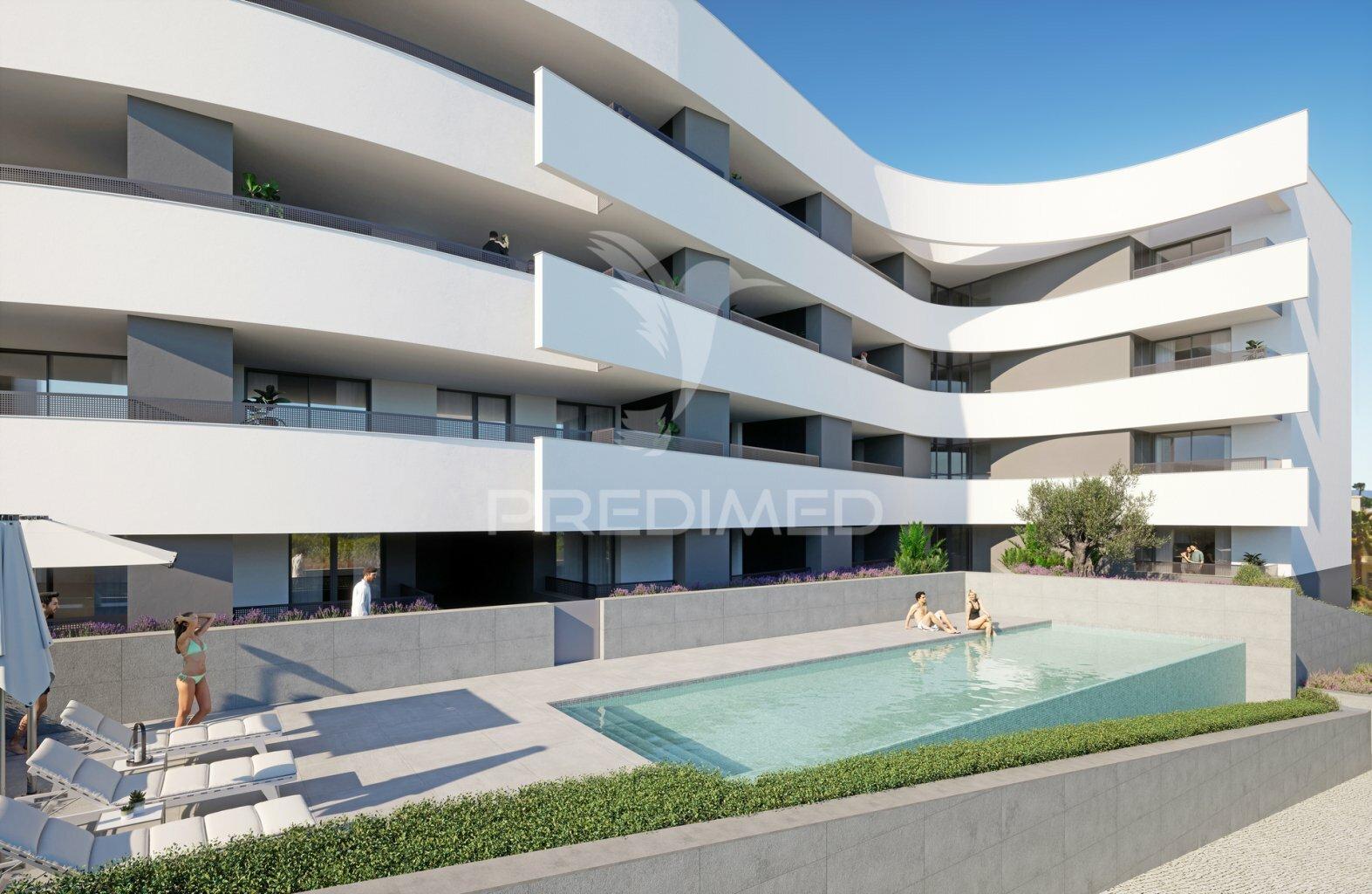 T3 novo no porto de mós em lagos com piscina e estacionamento privado