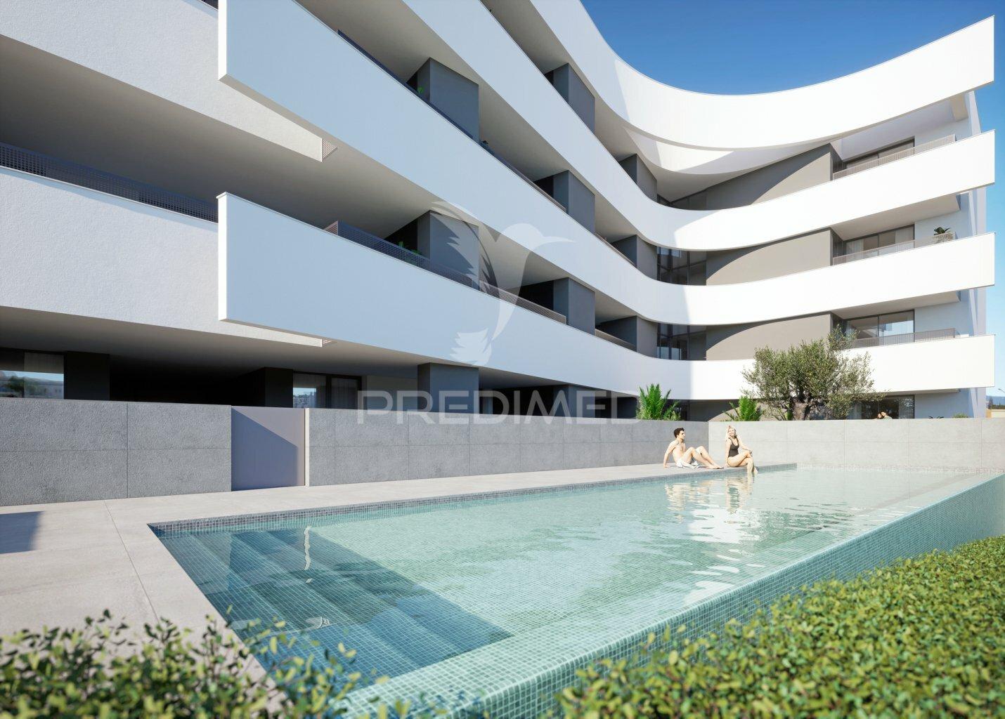 T3 novo no porto de mós em lagos com piscina e estacionamento privado