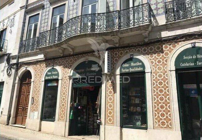 Oportunidade casa ferragens zona comercial centro alcântara