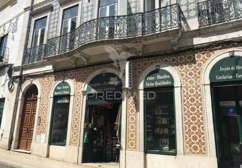 Oportunidade casa ferragens zona comercial centro alcântara