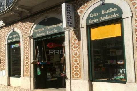 Oportunidade casa ferragens zona comercial centro alcântara