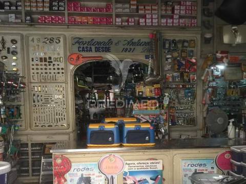 Oportunidade casa ferragens zona comercial centro alcântara