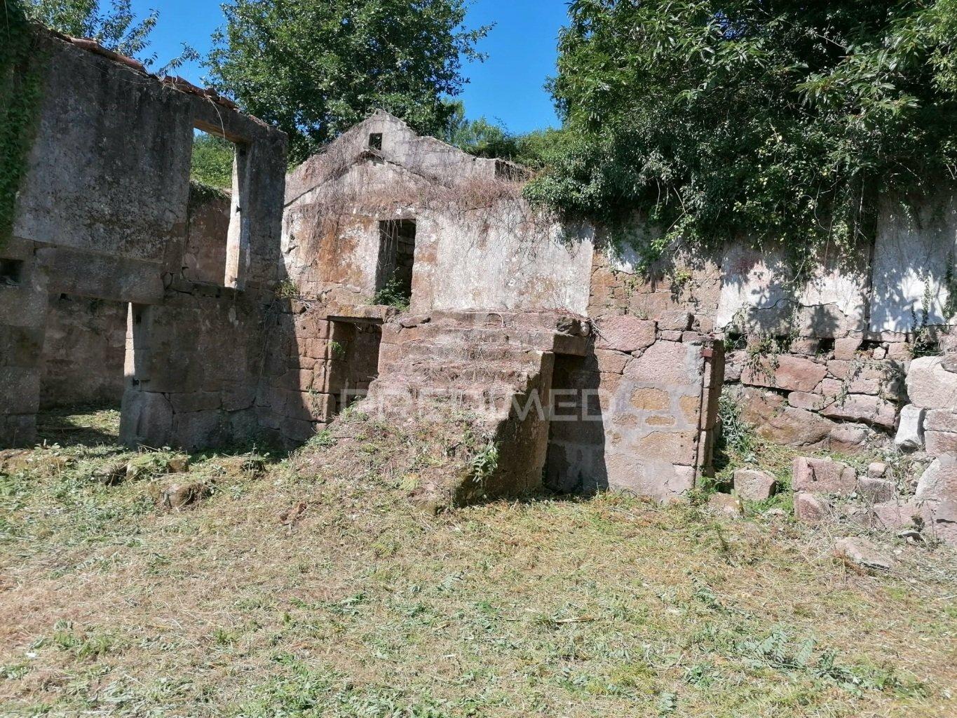 Quinta  com dois artigos urbanos