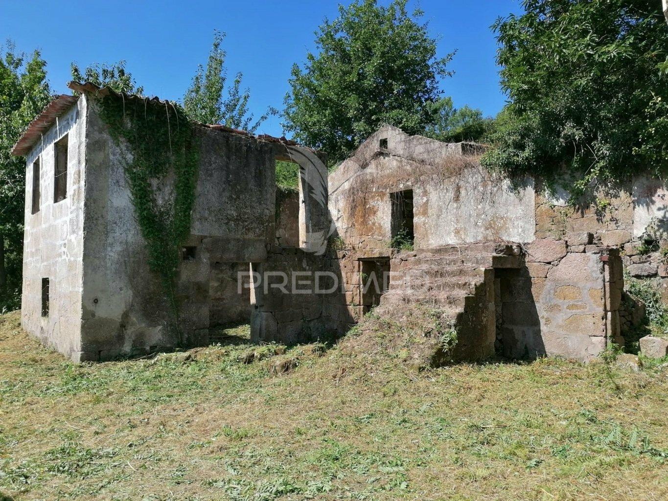 Quinta  com dois artigos urbanos