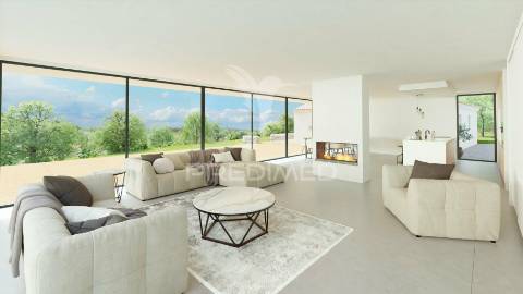 Terreno para construção de moradia com piscina