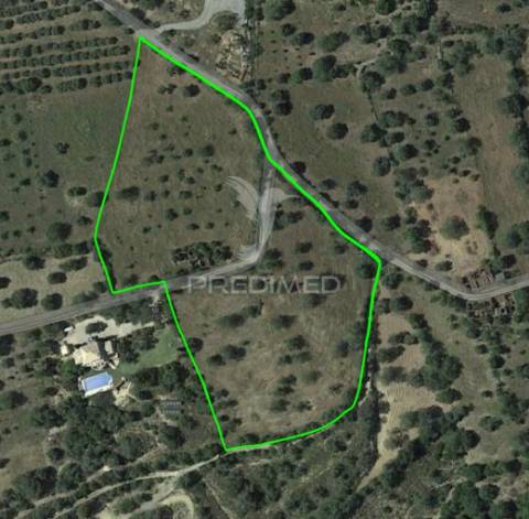 Terreno para construção de moradia com piscina