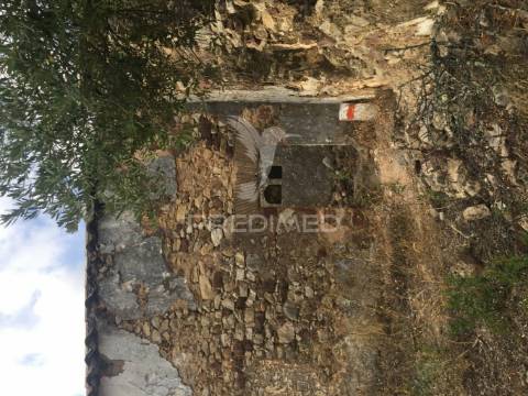 Terreno para construção de moradia com piscina